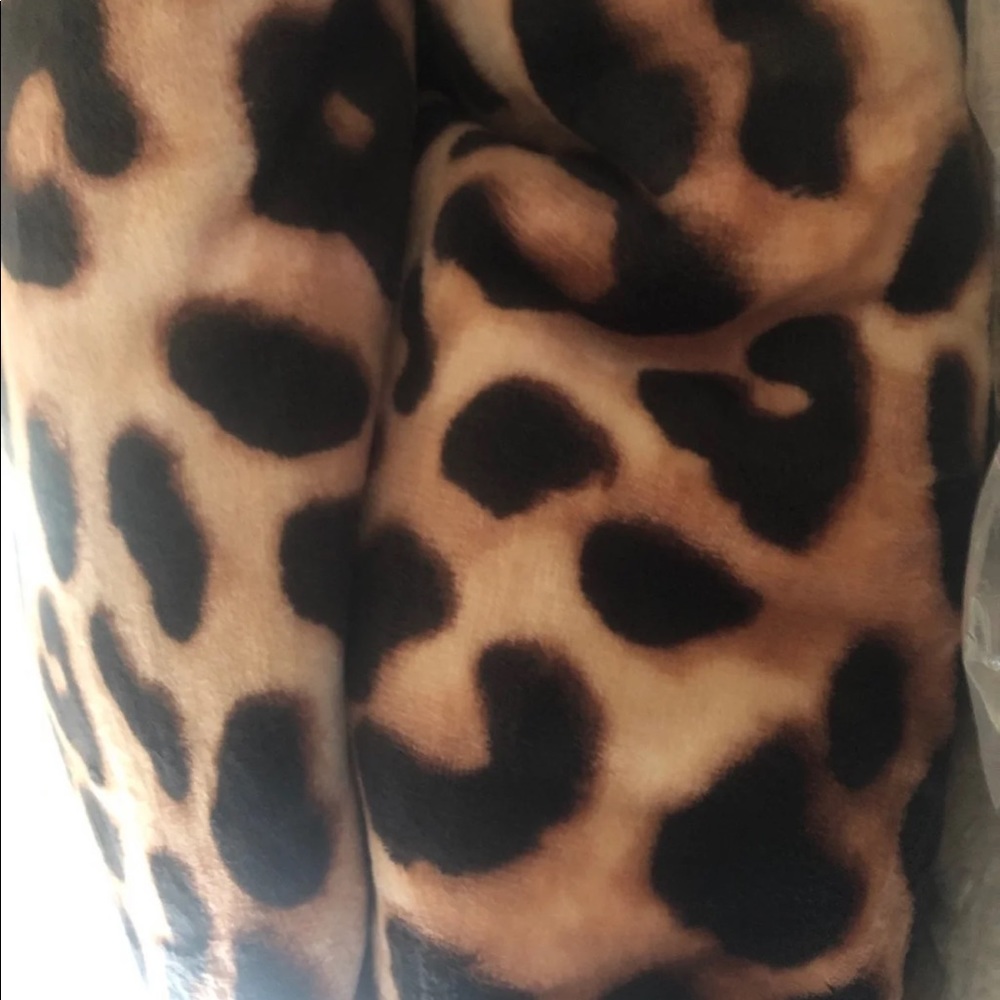 Victoria secret PINK RARE cozy leopard velvet Sherpa   blanket - Picture 3 of 5